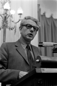 Kamerlid Marcus Bakker (CPN) aan het woord, Bestanddeelnr 926-7942