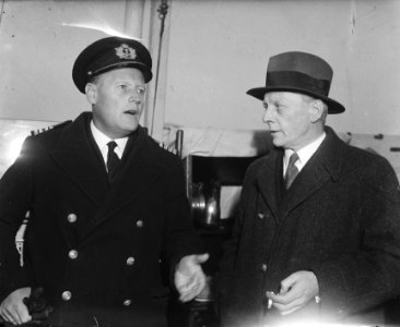 Kamerleden op Hr. Ms. Karel Doorman, Bestanddeelnr 902-4030