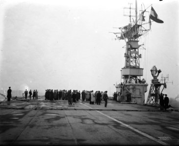 Kamerleden op Hr. Ms. Karel Doorman, Bestanddeelnr 902-4028