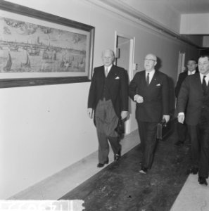 Kamer van Koophandel 160 jaar te Rotterdam. V.l.n.r. de voorzitter De Monchy , m, Bestanddeelnr 914-9035