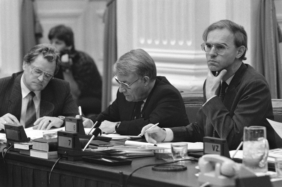 Kamercie. Financien over belastingvoorstellen commissie O v.l.n.r. minister De G, Bestanddeelnr 933-9637