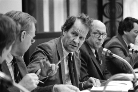 Kamercommissie VROM spreekt met staatssecretaris Brokx ( (VROM) (m) over het eig, Bestanddeelnr 932-7896