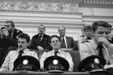Kamercommissie over politiebeleid politie op tribune, Bestanddeelnr 934-1211