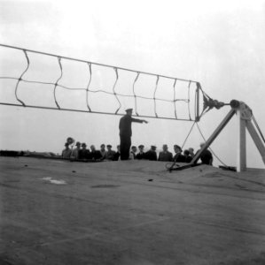 Kamerleden op Hr. Ms. Karel Doorman, Bestanddeelnr 902-4021