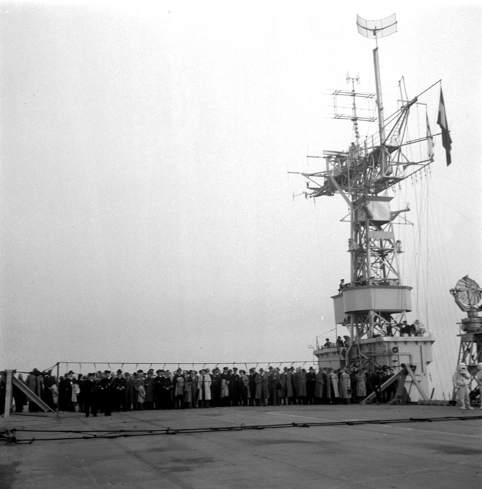 Kamerleden op Hr. Ms. Karel Doorman, Bestanddeelnr 902-4022