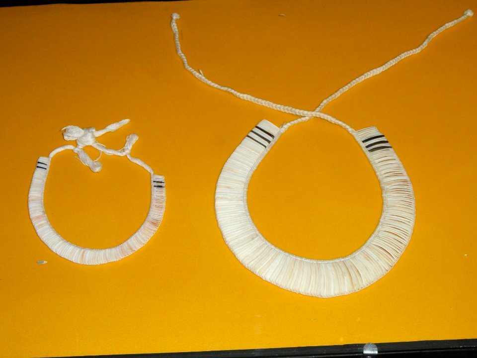 Kalapalo necklaces - Memorial dos Povos Indígenas - Brasilia - DSC00581