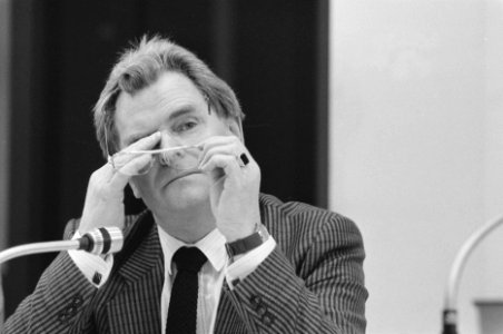Kamercie. Soza en Werkgelegenheid met minister De Graaf close, Bestanddeelnr 933-9490