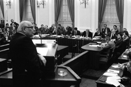 Kamerdebat over regeringsverklaring oppositieleider Den Uyl aan het woord op ac, Bestanddeelnr 929-5301