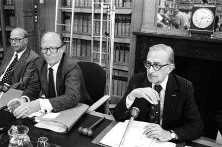 Kamercommissies van Financiën en Ambtenarenzaken overleggen met minister Rietker, Bestanddeelnr 932-6644