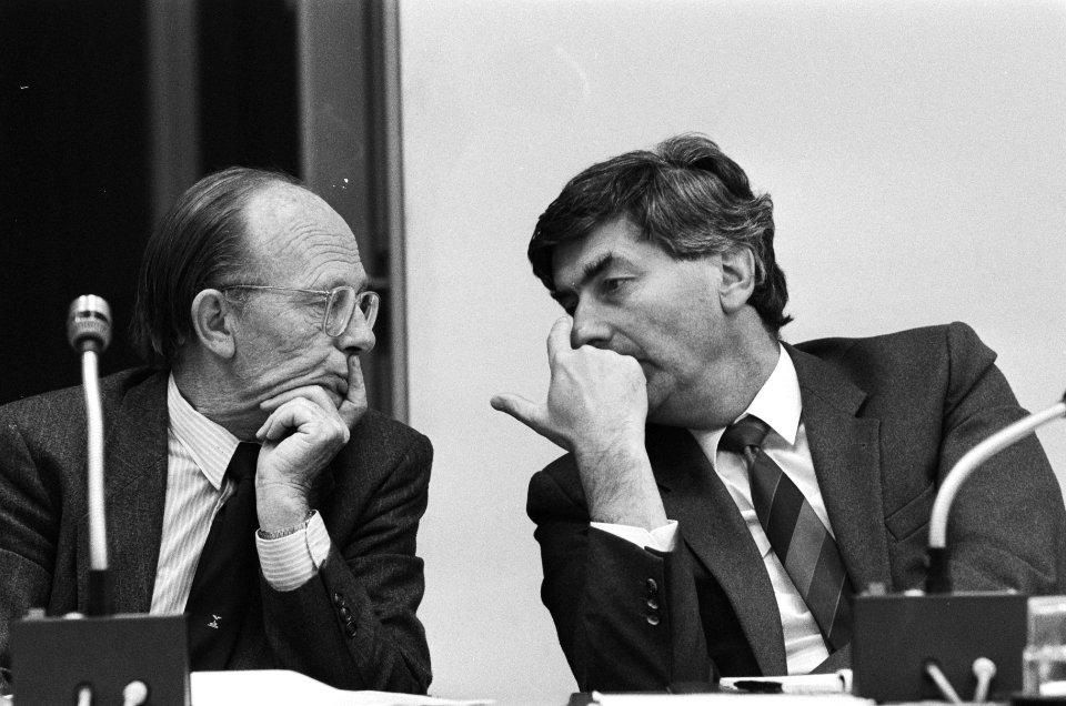 Kamercommissie Landwetszaken + regering over relatie kiezers beleidsvorming min, Bestanddeelnr 933-4111