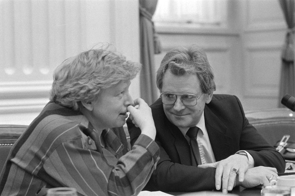 Kamerleden Kappeyne van de Coppello (l) en De Graaf in gesprek, Bestanddeelnr 933-6211