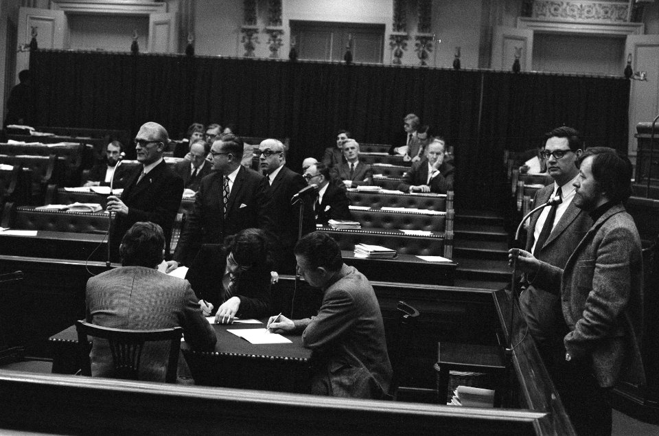 Kamerleden bij de interpellatiemicrofoons, Bestanddeelnr 926-8994