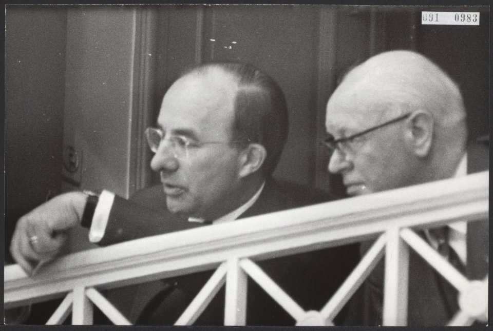 Kamerleden, tribunes, tweede kamer, Cals, Jo, Romme, Carl, Bestanddeelnr 091-0983