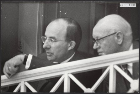 Kamerleden, tribunes, tweede kamer, Cals, Jo, Romme, Carl, Bestanddeelnr 091-0983