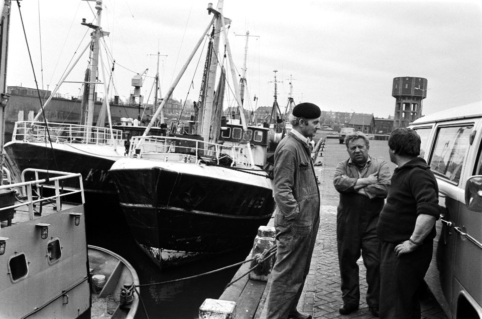 Katwijkse vissers die op rondvis vissen zijn uit protest in de haven gebleven, i, Bestanddeelnr 932-0926