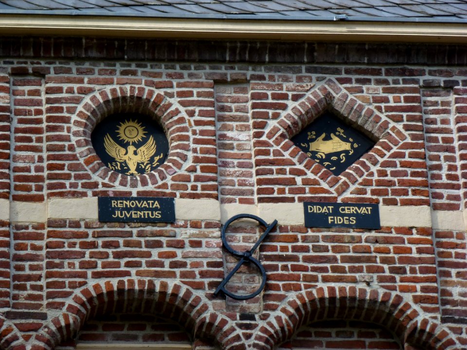 Kasteel Wijchen 19, portaalgebouw, detail, decoraties onder de dakrand
