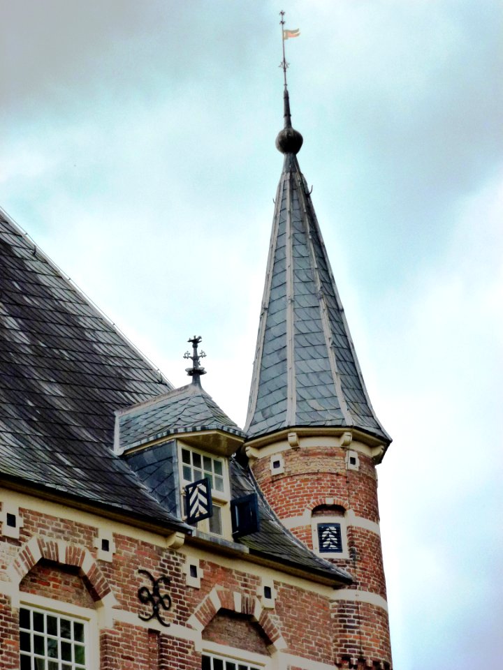Kasteel Wijchen 12, oostvleugel noordhoek, dakkapel en hoektoren