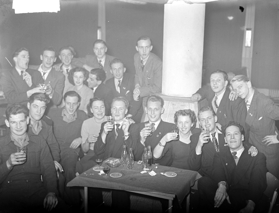 Kattenburg Feest oud marine mannen, Bestanddeelnr 904-3369