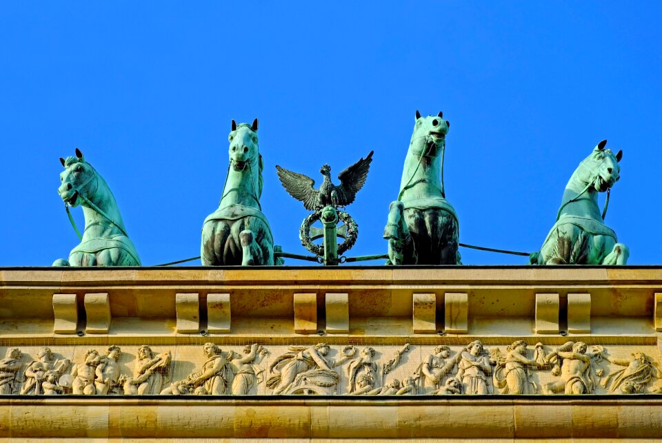 Goal quadriga foursome strained