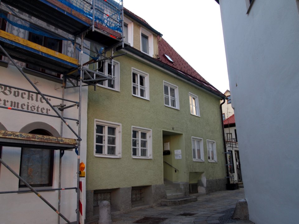 Kaufbeuren, Crescentiaplatz 11