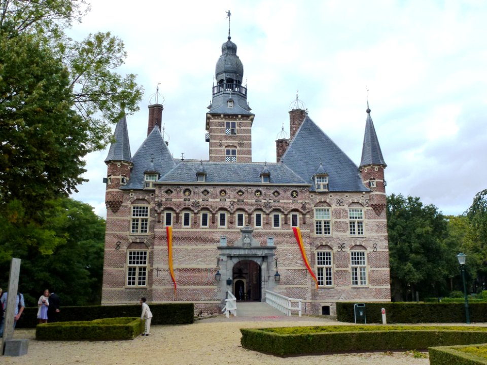 Kasteel Wijchen 17, vooraanzicht (=zuid) met poortgebouw tussen west- en oostvleugels