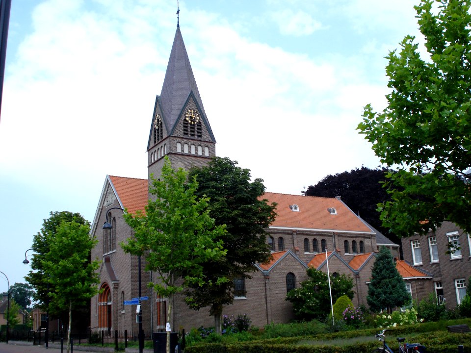Keldonk, N-Br, NL) church, side view