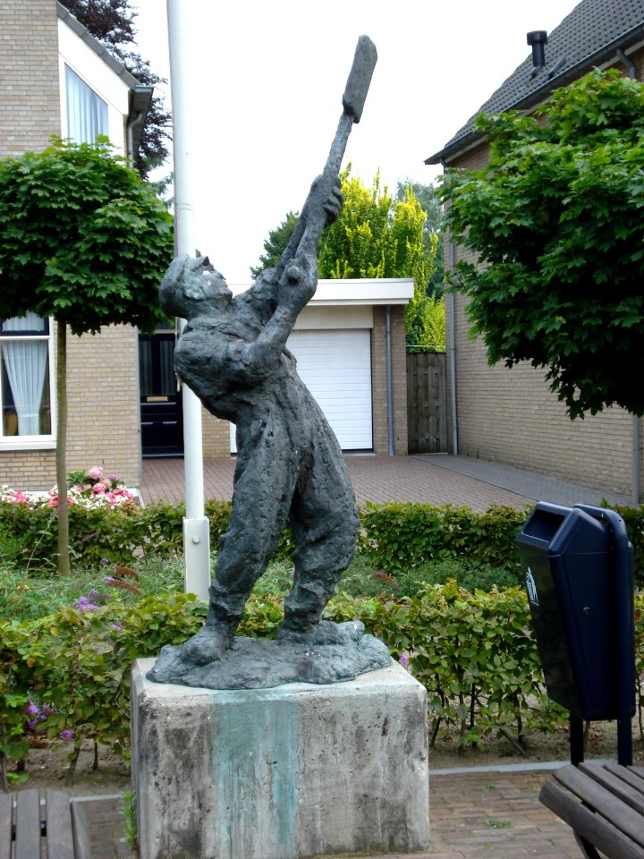 Keldonk (N-Br, NL) scuplture Canal digger