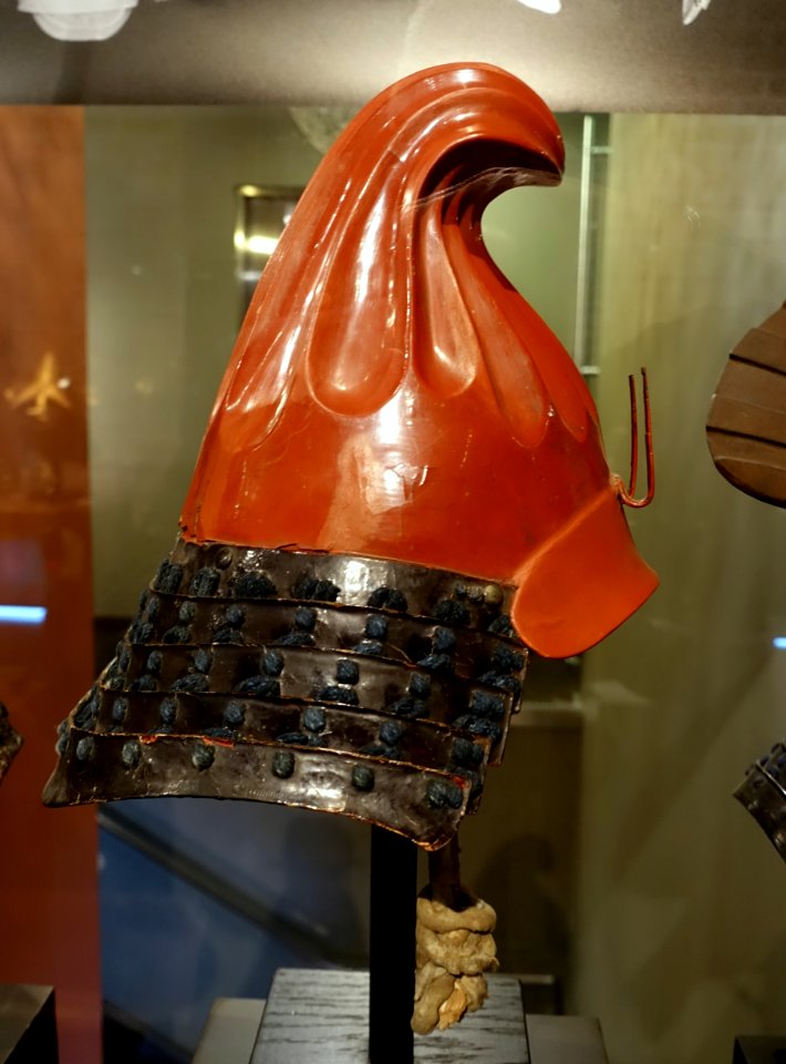 Kawari kabuto (elaborately shaped helmet) representing a cresting wave, Japan, Momoyama period, 1573-1615 AD, iron, wood, papier-mache, lacquer, lacing - The Ann and Gabriel Barbier-Mueller Museum - DSC05589