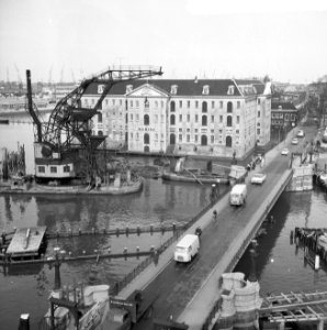 Kattenburgerbrug bij marine-etablissement wordt vervangen door geheel nieuwe, Bestanddeelnr 917-5654