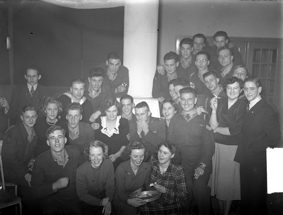 Kattenburg Feest oud marine mannen, Bestanddeelnr 904-3373