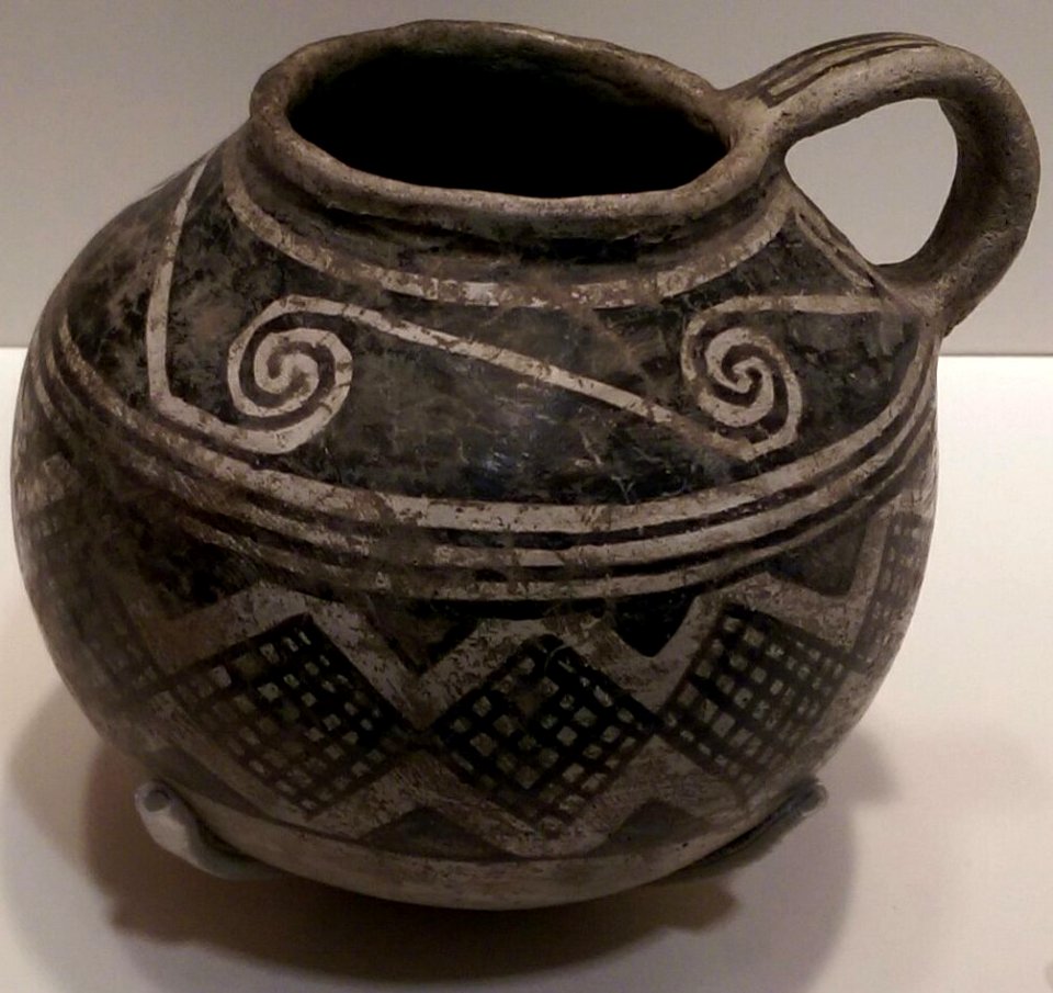 Kayenta black-on-white jar