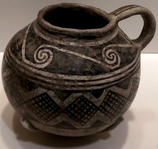 Kayenta black-on-white jar