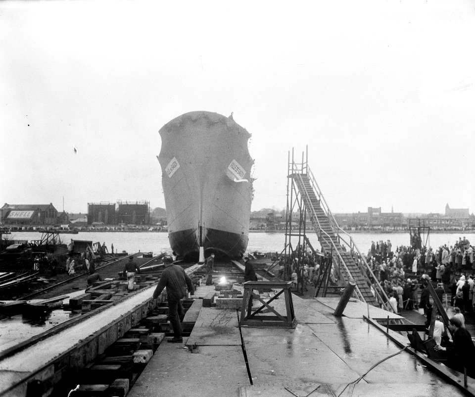 Keizerin Viethnam laat schip te water Haarlem, Bestanddeelnr 905-3858