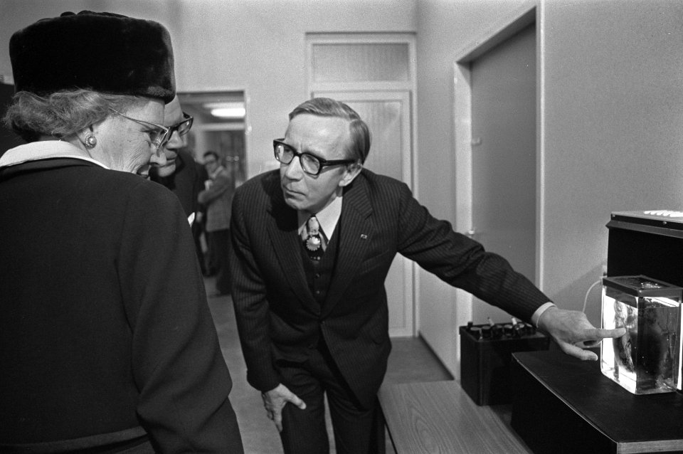 Kekkonen en koningin Juliana bezoeken de Cardiologische Kliniek van prof. Durre…, Bestanddeelnr 925-9799