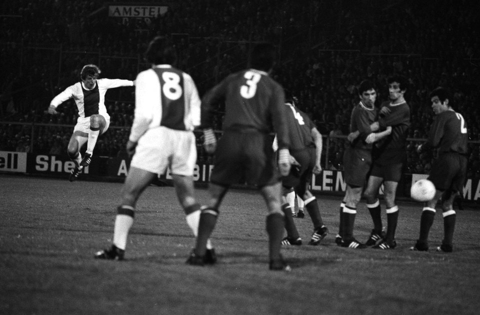 Keizer scoort het eerste Ajax-doelpunt uit een vrije trap, Bestanddeelnr 924-5025