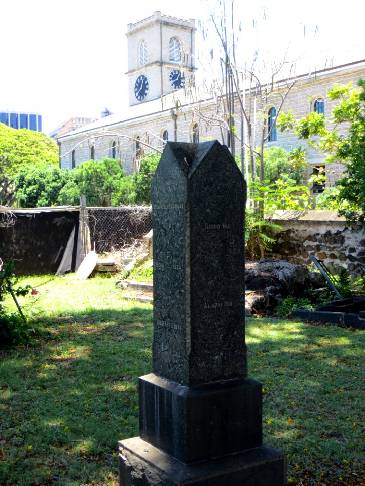 KawaiahaoChurchcemetery-Kapiolanifamilyplot-obl