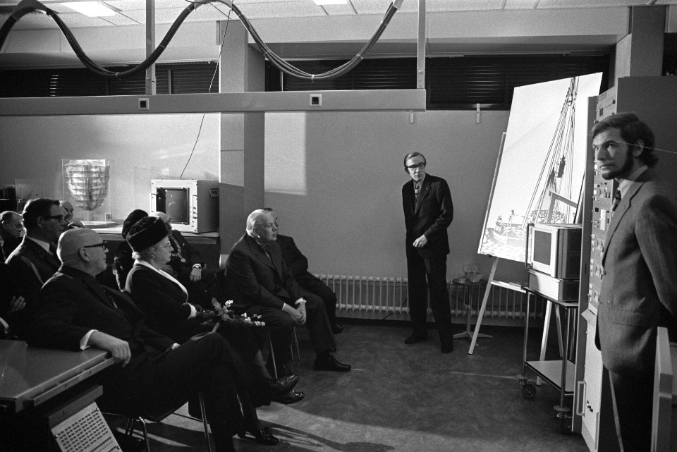Kekkonen en koningin Juliana bezoeken de Cardiologische Kliniek van prof Durrer, Bestanddeelnr 925-9802