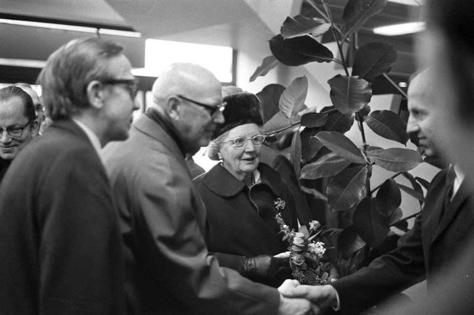 Kekkonen en koningin Juliana bezoeken de Cardiologische Kliniek van prof Durrer, Bestanddeelnr 925-9806