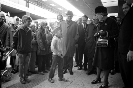 Kekkonen en koningin Juliana brengen een bezoek aan de Flevopolder, Bestanddeelnr 925-9816