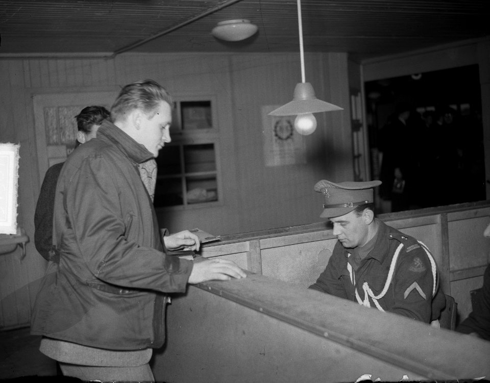 Kees Broekman terug op Schiphol uit Oslo. Lud. Sportief, Bestanddeelnr 903-1987