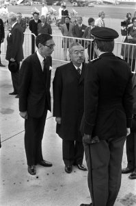 Keizer Hirohito en echtgenote vertrekken van Schiphol, Bestanddeelnr 925-0317