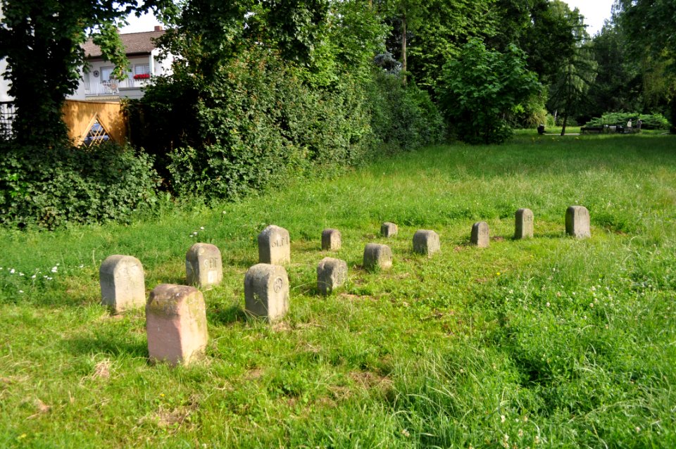 Kelkheim, Mühlgrundpark, Grenzsteine