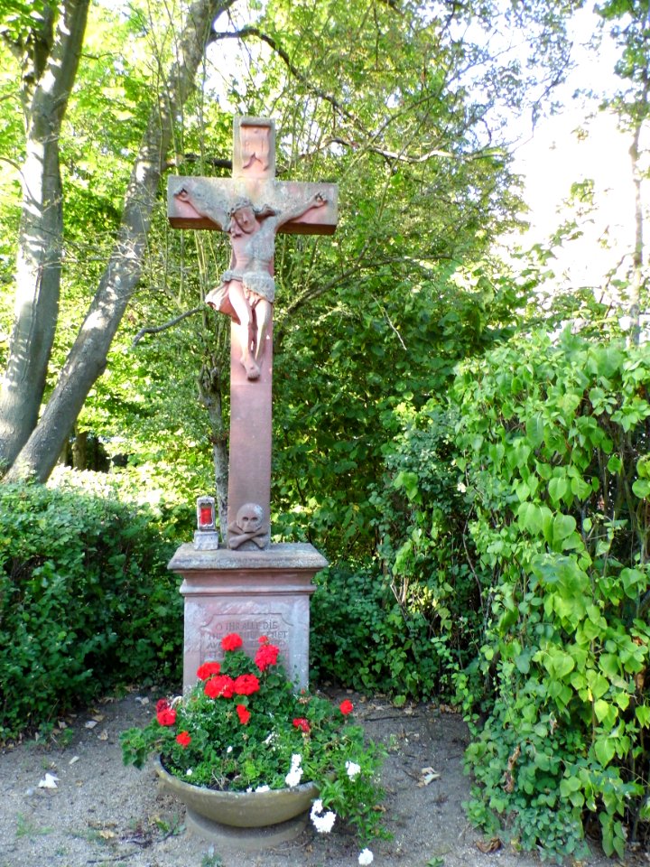 Kelkheim-Münster, Friedhof, Wegekreuz