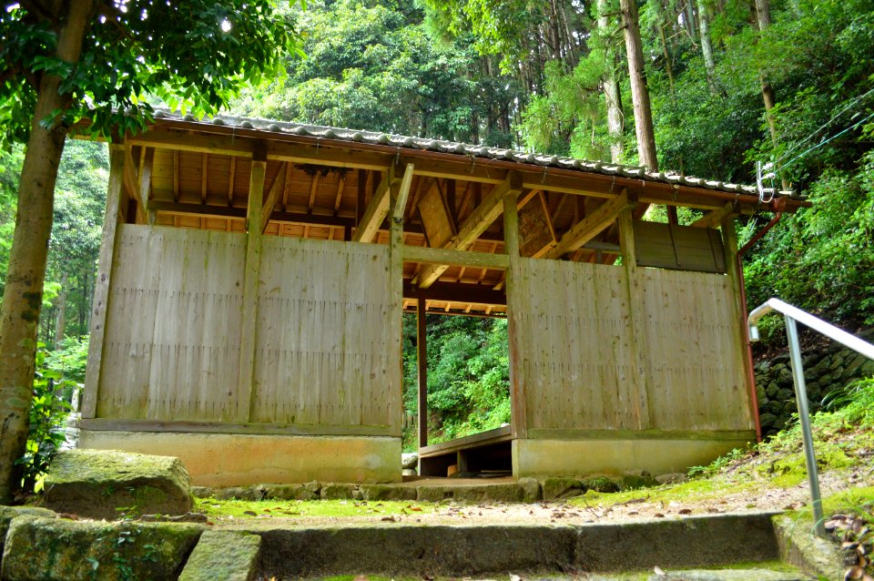 Katsuragi-mikumari-jinja haiden