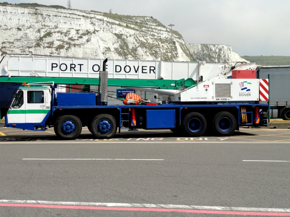 KATO telescopic crane licence registration 'T449 RUE' at Dover pic2