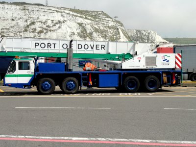 KATO telescopic crane licence registration 'T449 RUE' at Dover pic2
