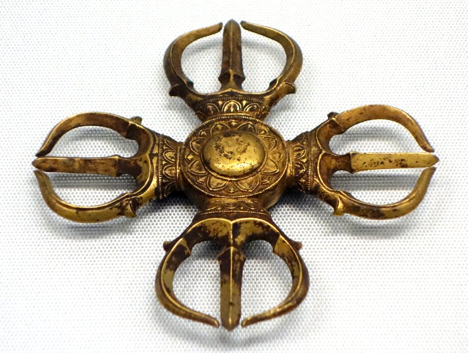 Katsuma (cross of pestles with three-pronged ends), Kamakura period, 13th century, gilt bronze - Tokyo National Museum - DSC05185