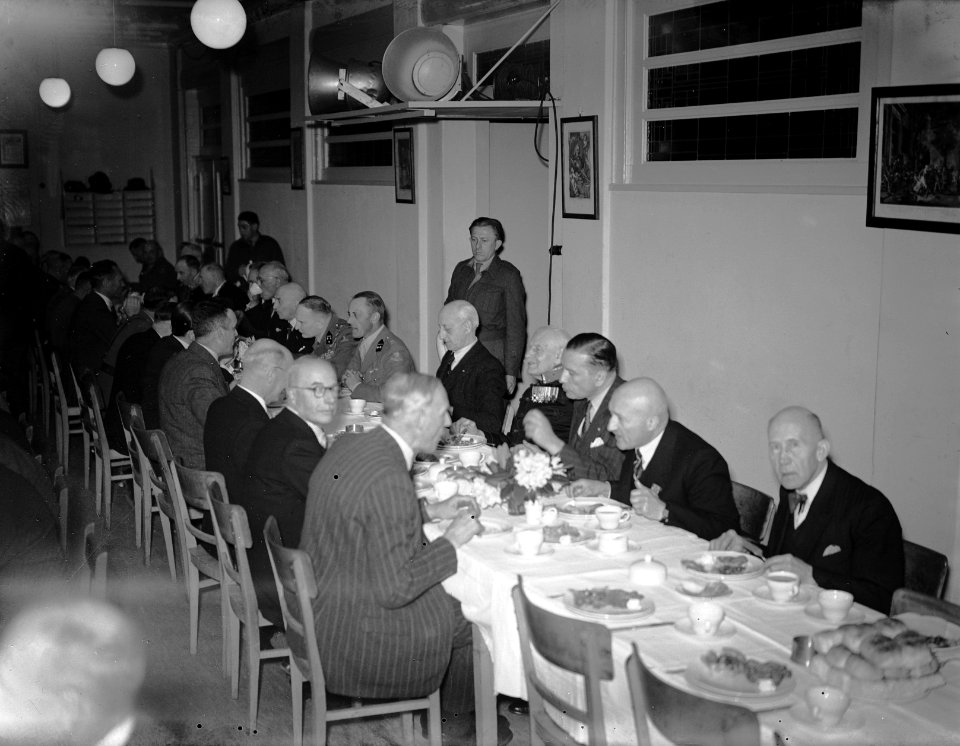 Kazerne Oldebroek 100 jarig bestaan regiment Overzicht lunch, Bestanddeelnr 902-7227