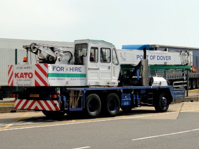 KATO telescopic crane licence registration 'W989 PHT' at Dover pic3