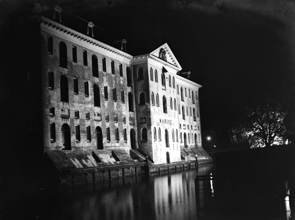 Kazernes, MARINE, verlicht, Bestanddeelnr 902-9526